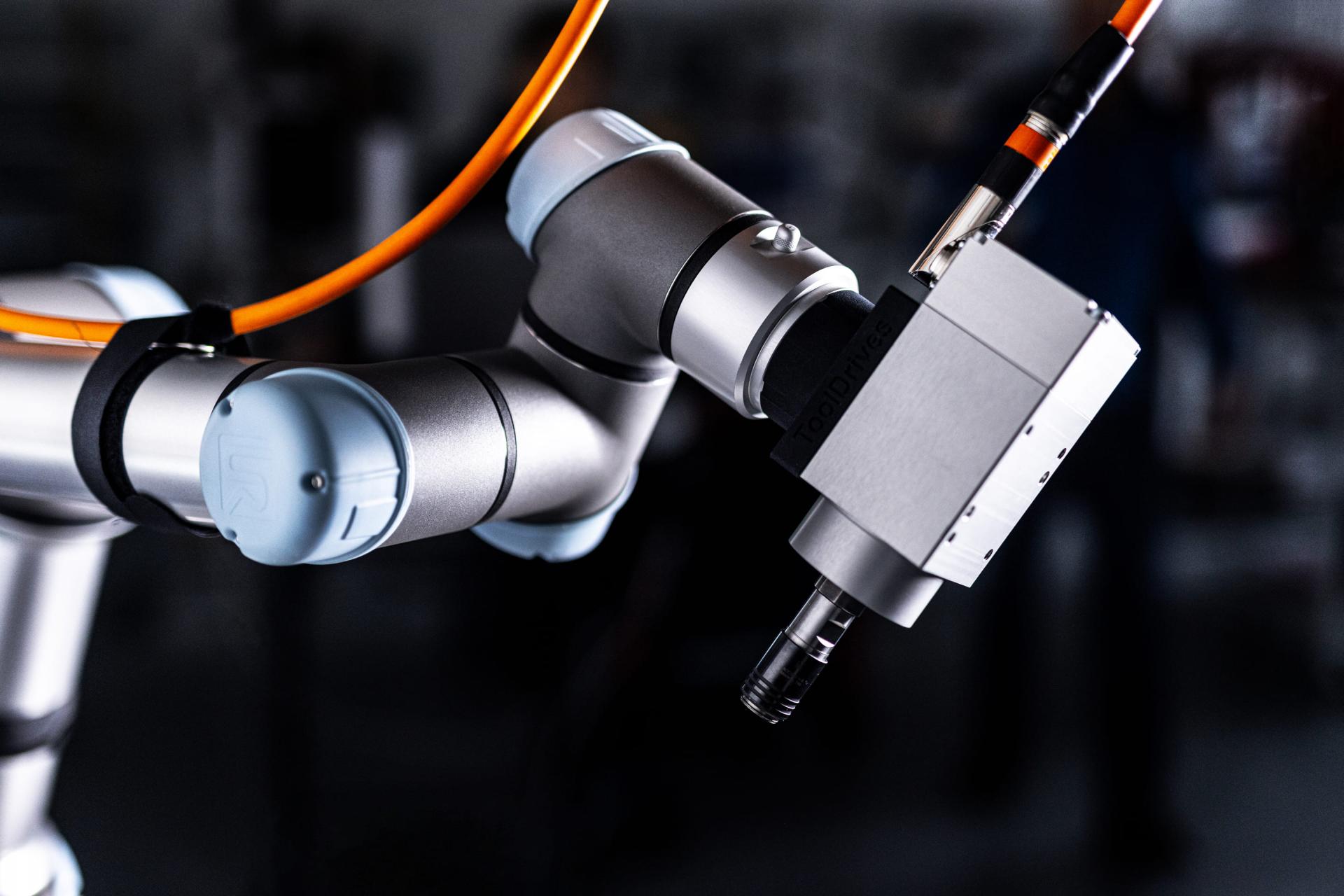 UR-Roboter mit Compact Line Modul